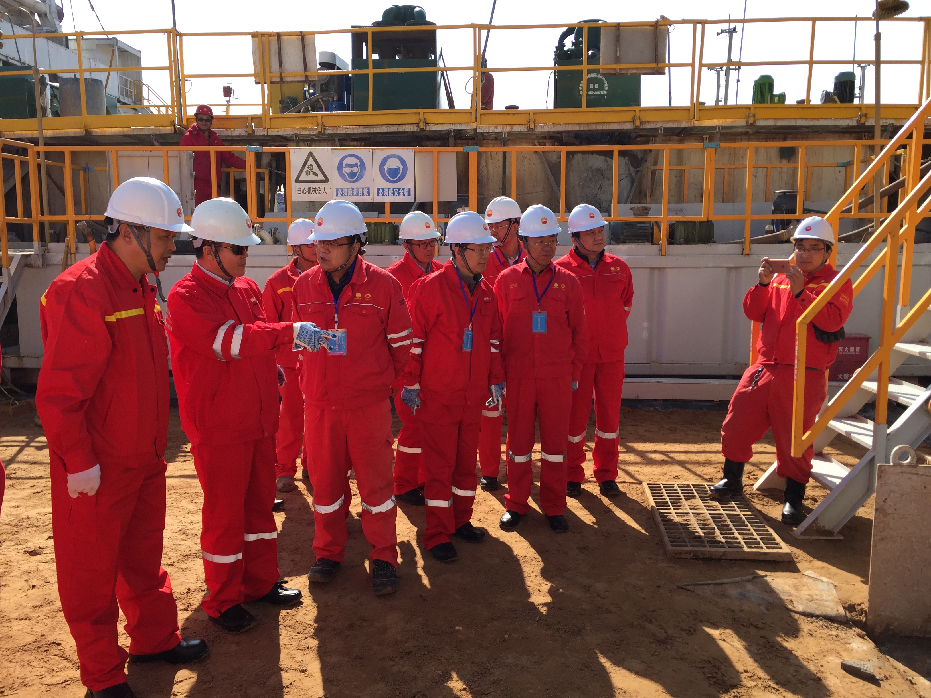 中石油對外合作部領導一行檢查天華公司清潔化生產現場