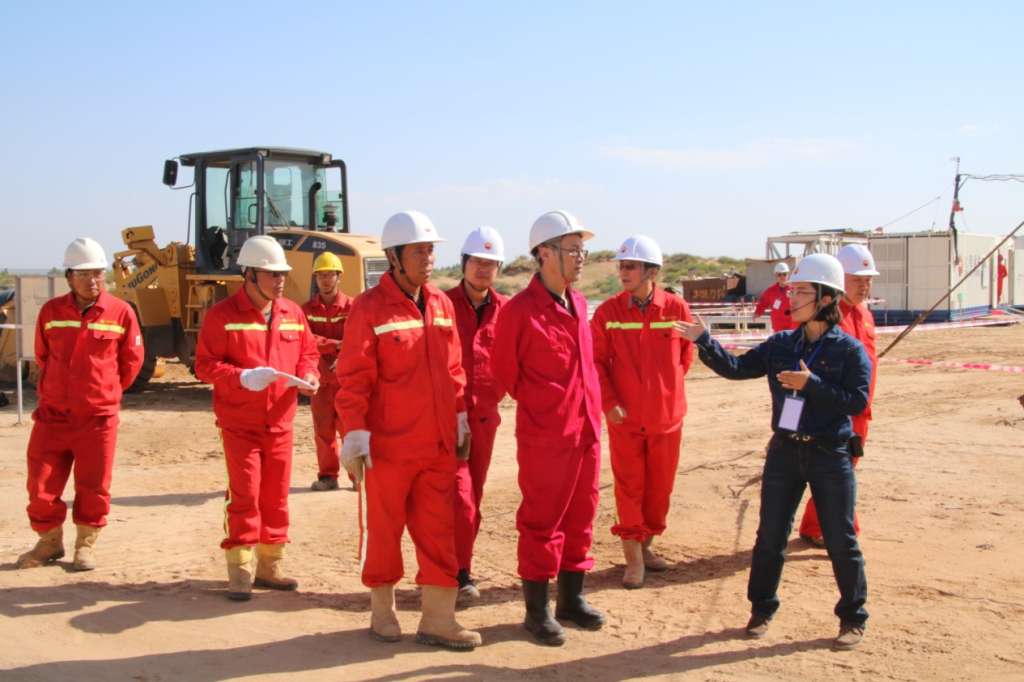 西部钻探苏里格项目部领导一行莅临天华公司现场检查指导